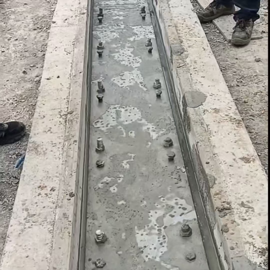 柳州港口码头起重机龙门吊重型机械设备稳固用早强快凝轨道胶泥